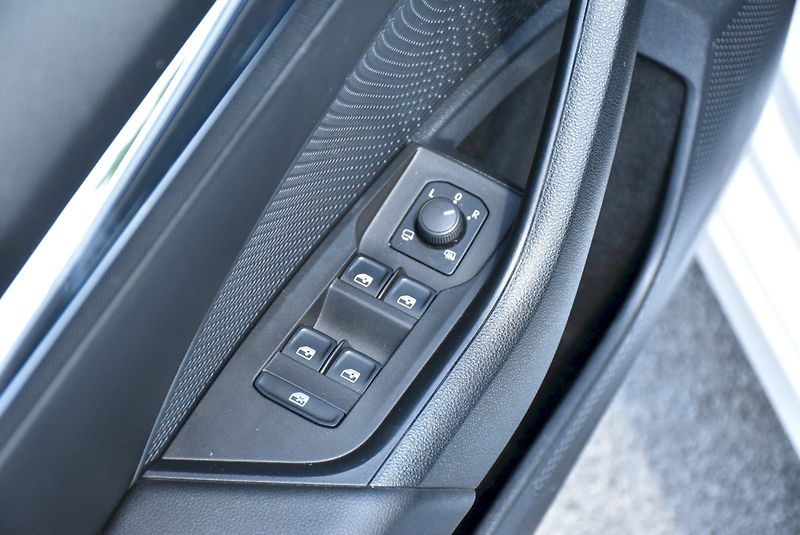 Škoda Octavia (2023) Style Plus 1.5 eTSI DSG - fotka 33 z 34