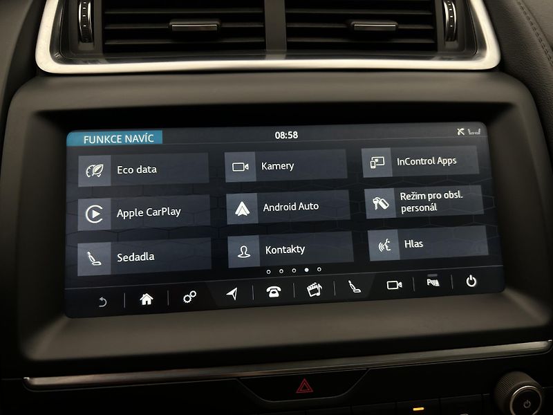 Jaguar E-Pace P250 AWD AUT - fotka 28 z 44
