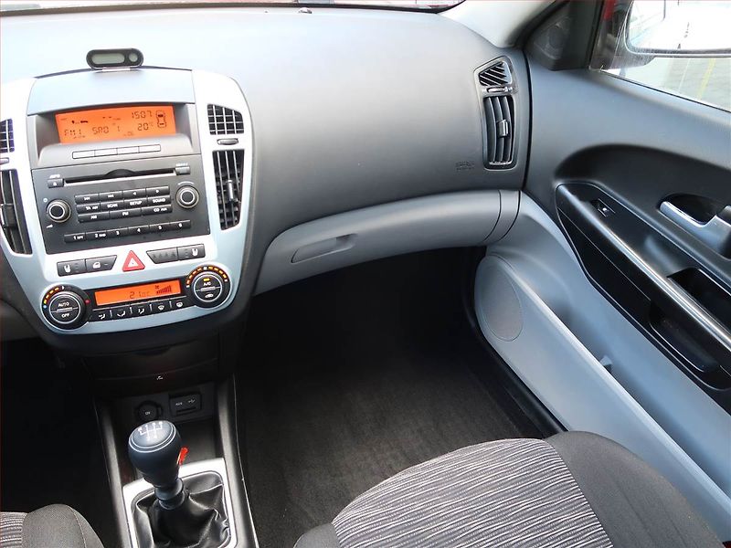 Kia Ceed (2009) 1.6 CVVT, nová STK, udržované - fotka 8 z 16