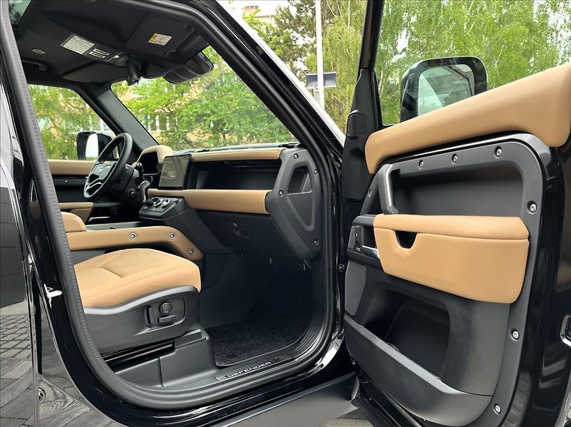 Land Rover Defender (2026) 110 D350 X-DYNAMIC HSE - fotka 32 z 35