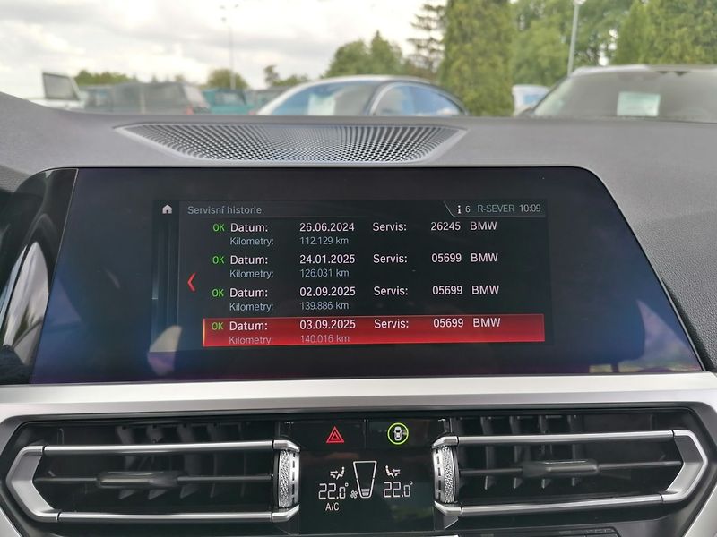BMW Řada 3 (2020) 2.0 318D  A/T,Kůže,Ambient. - fotka 19 z 31