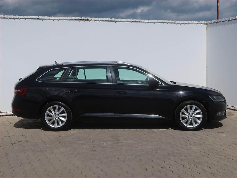 Škoda Superb (2018) Style 1.6 TDI, Serv.kniha - fotka 6 z 15