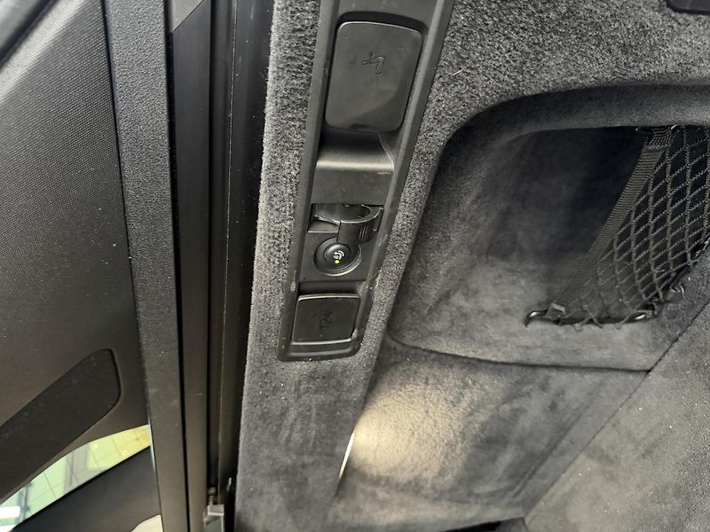 BMW X5 (2019) BMW / X5 / M50i xDrive / FULL - fotka 22 z 25
