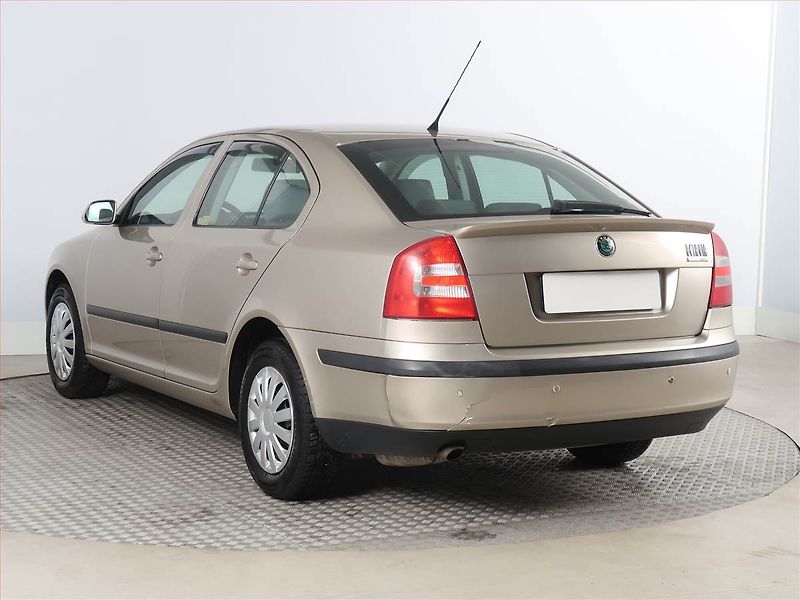 Škoda Octavia (2005) Ambiente 1.6, nová STK - fotka 4 z 14