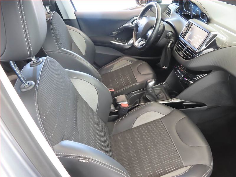 Peugeot 2008 (2016) 1.6 BlueHDi, Serv.kniha, Navi - fotka 9 z 13
