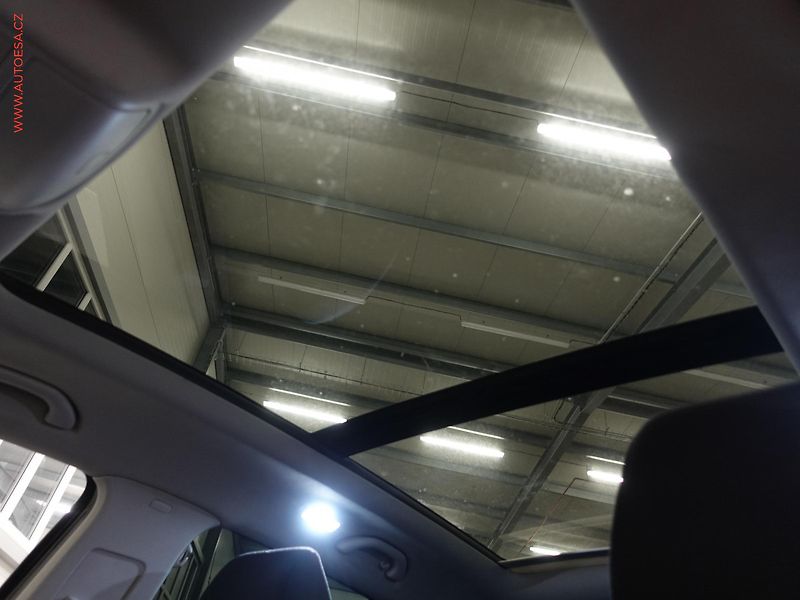 Volkswagen Tiguan (2012) 1.4TSi, Spoert, bixen, panor - fotka 21 z 22