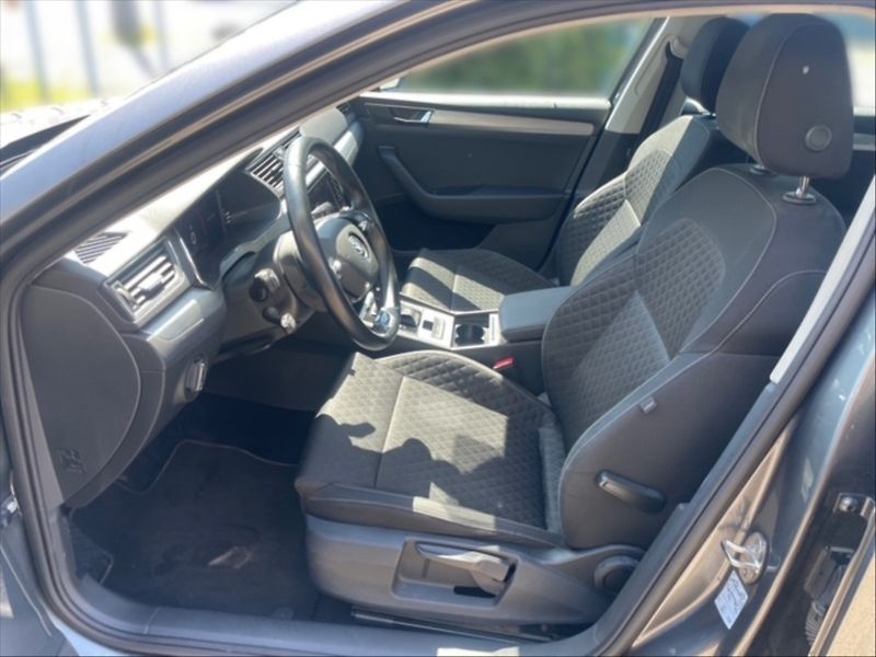 Škoda Superb 2,0 TDI 110 Ambition - fotka 7 z 11