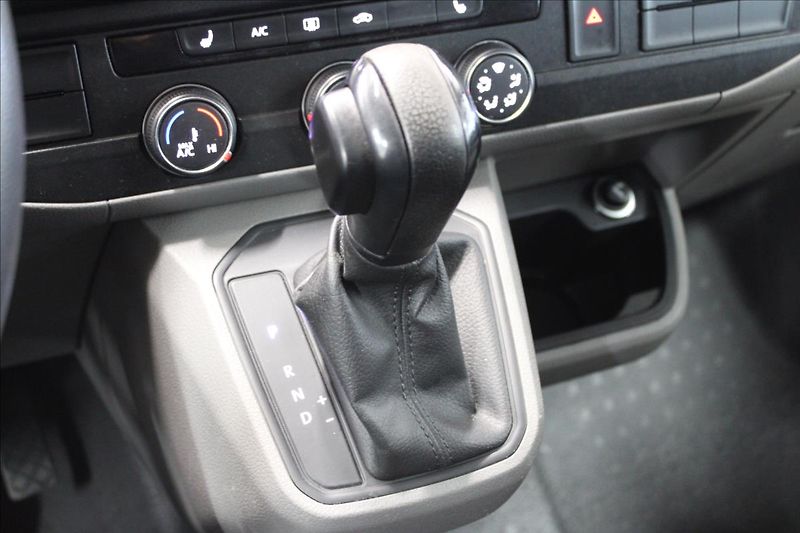 Volkswagen Transporter 2,0 TDI 110KW DSG 5 míst T6.1 - fotka 24 z 35