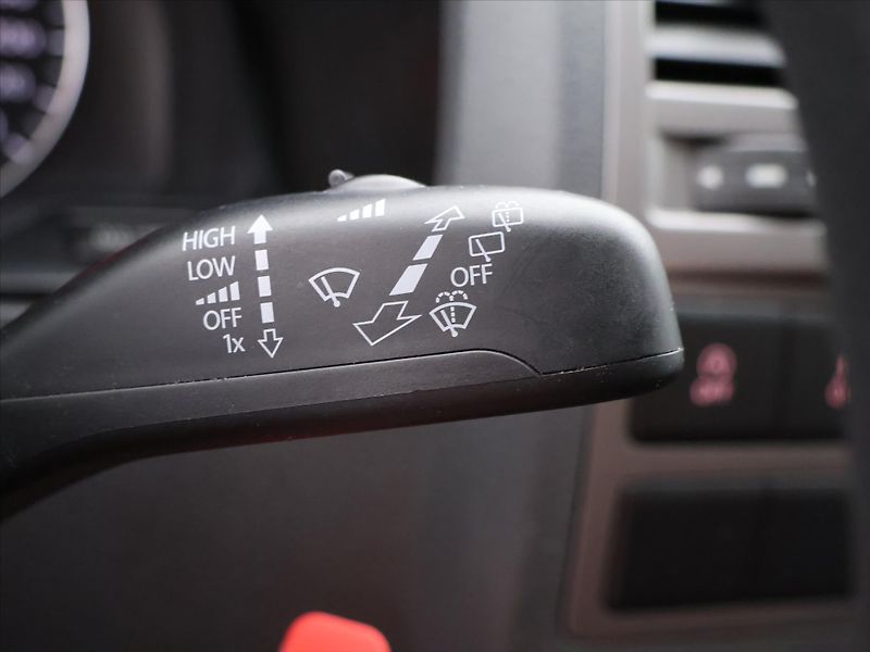 Volkswagen Multivan 2,0 TDI 84kW Klima 1.Maj 80tkm - fotka 18 z 30