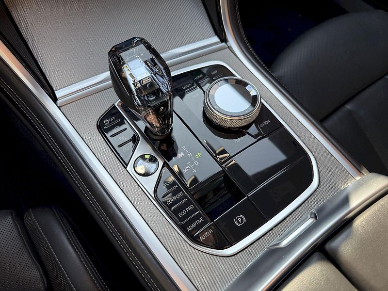 BMW Řada 8 M850ix GC M-Sport Carbon Indiv - fotka 25 z 49