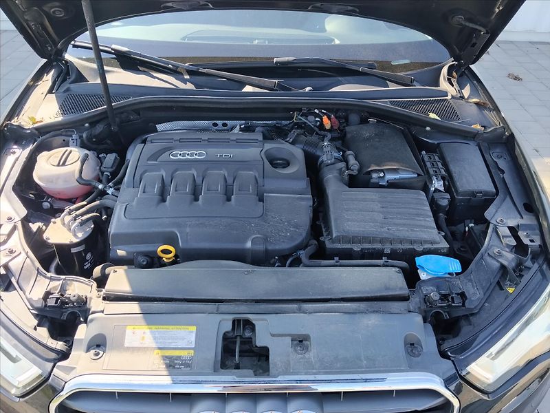 Audi A3 1,6   Sportback - fotka 30 z 32