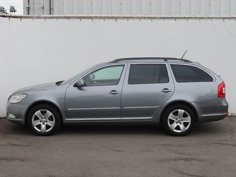 Škoda Octavia (2012) Ambition 1.6 TDI, Tempomat - fotka 3 z 19