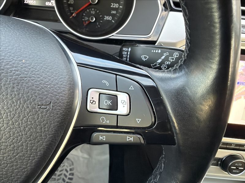 Volkswagen Passat 2.0 TDI Comfortline - fotka 13 z 21
