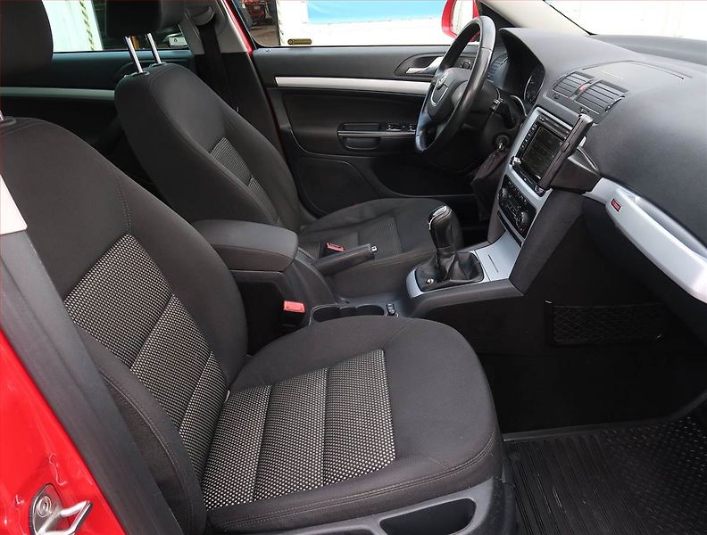 Škoda Octavia (2011) Scout 2.0 TDI, 4X4, Navi - fotka 9 z 19