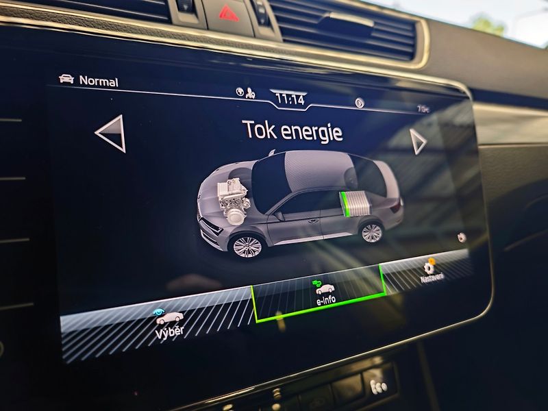 Škoda Superb iV 1.4 TSi Style Plug-in 160kW - fotka 24 z 50