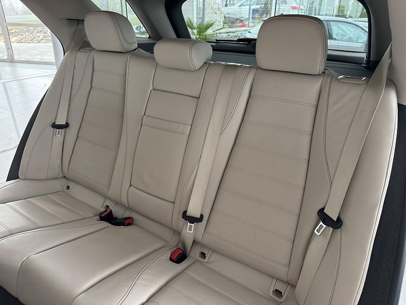 Mercedes-Benz GLE 300d 4M*AMG*AirMatic*REZERVACE - fotka 15 z 38
