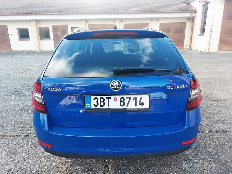 Škoda Octavia 1,6 TDi 85kw STYLE - VÝBAVA - fotka 8 z 19