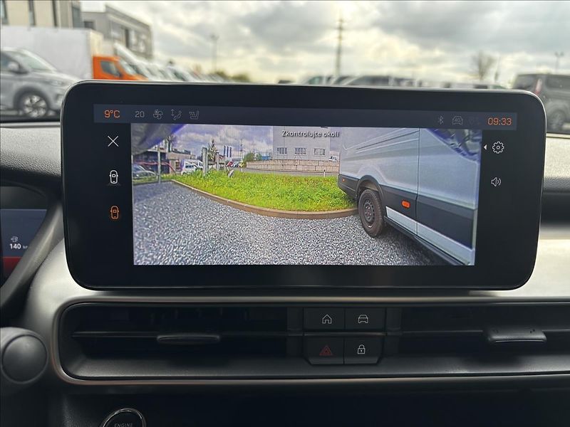Jeep Avenger 1,2 Turbo e-hybrid Summit - fotka 38 z 42