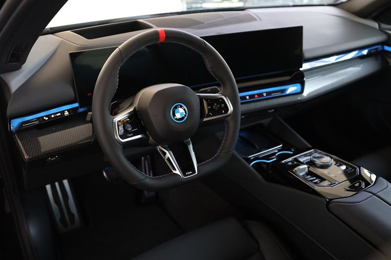BMW i5 M60 xDrive sedan - fotka 2 z 17