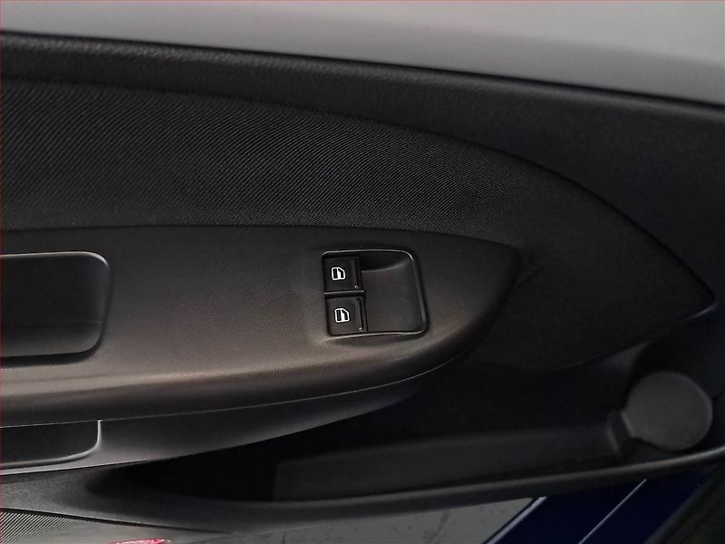 Škoda Octavia (2011) Ambiente 1.6 TDI, nová STK - fotka 15 z 16