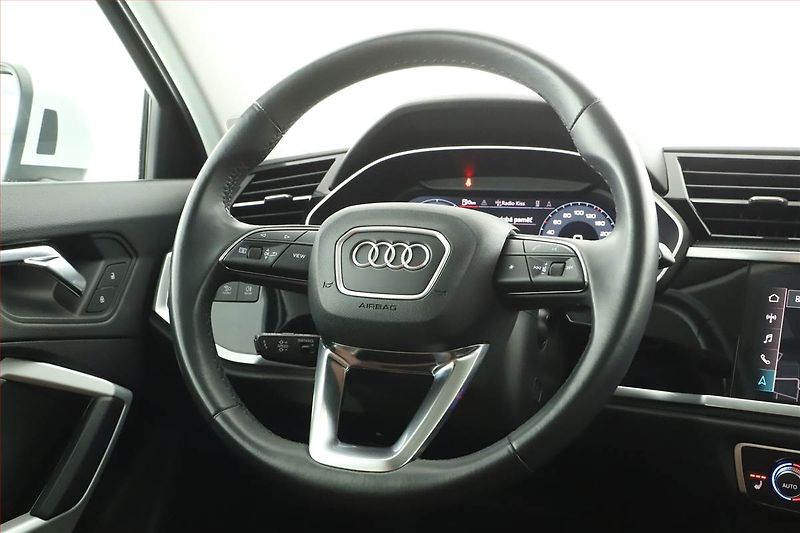 Audi Q3 (2021) Advanced 45 TFSI - fotka 15 z 18