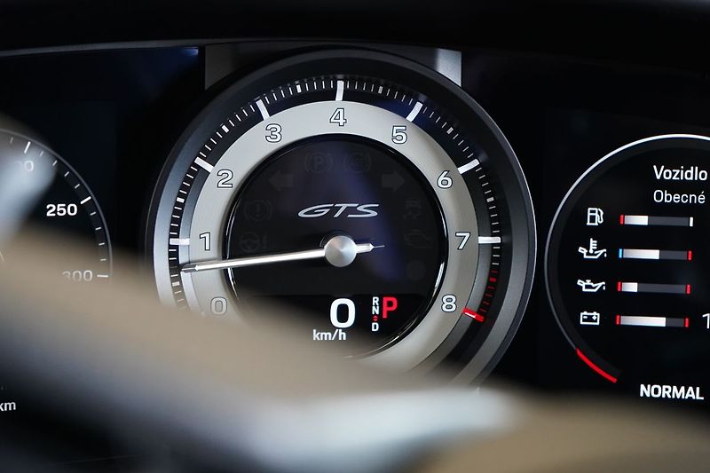 Porsche 911 Carrera 4 GTS, Aerokit, Lift - fotka 29 z 55