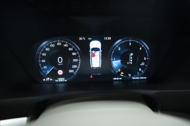 Volvo XC90 2,0 D5 AWD 1. MAJITEL ČR TAŽNÉ - fotka 38 z 44