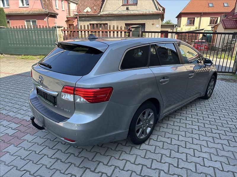 Toyota Avensis 1,8 TAŽNÉ - fotka 3 z 27