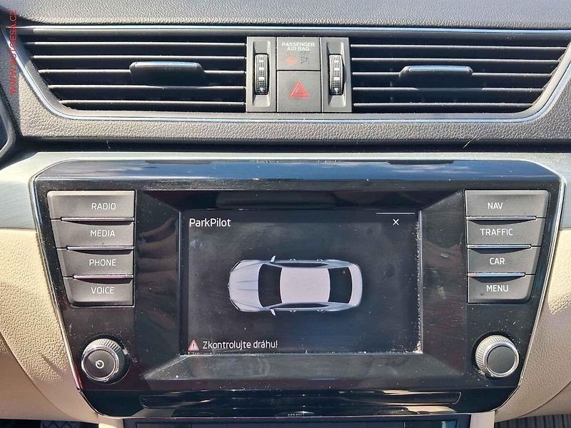 Škoda Superb (2015) 2.0 TDi, ČR, Style - fotka 17 z 24