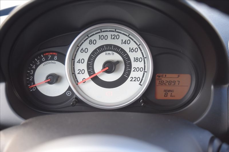Mazda 2 1,5 MZR 76KW VÝHŘEV KLIMA - fotka 26 z 38