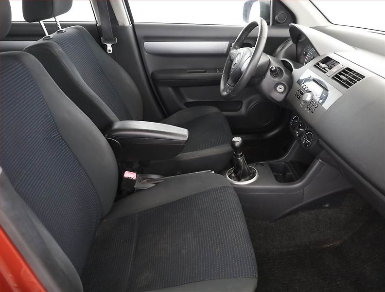 Suzuki Swift (2010) 1.3 i, Serv.kniha, po STK - fotka 7 z 13