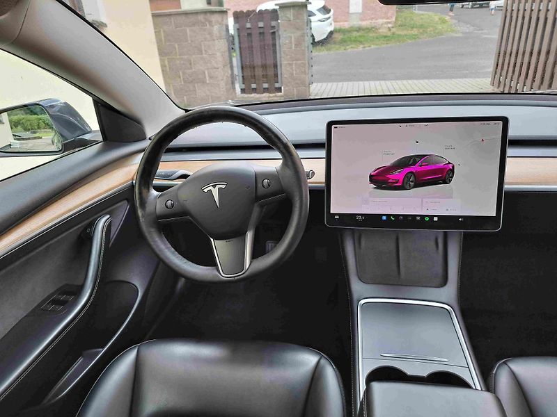 Tesla Model 3 RWD LED ACC 18ALU NAVI SOH91%  - fotka 12 z 16