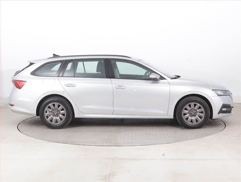Škoda Octavia (2023) Ambition 2.0 TDI, ČR,1.maj - fotka 6 z 15