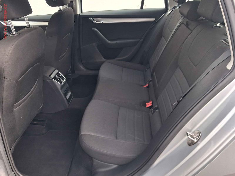 Škoda Octavia (2014) 2.0 TDi, ČR, Elegance - fotka 10 z 18