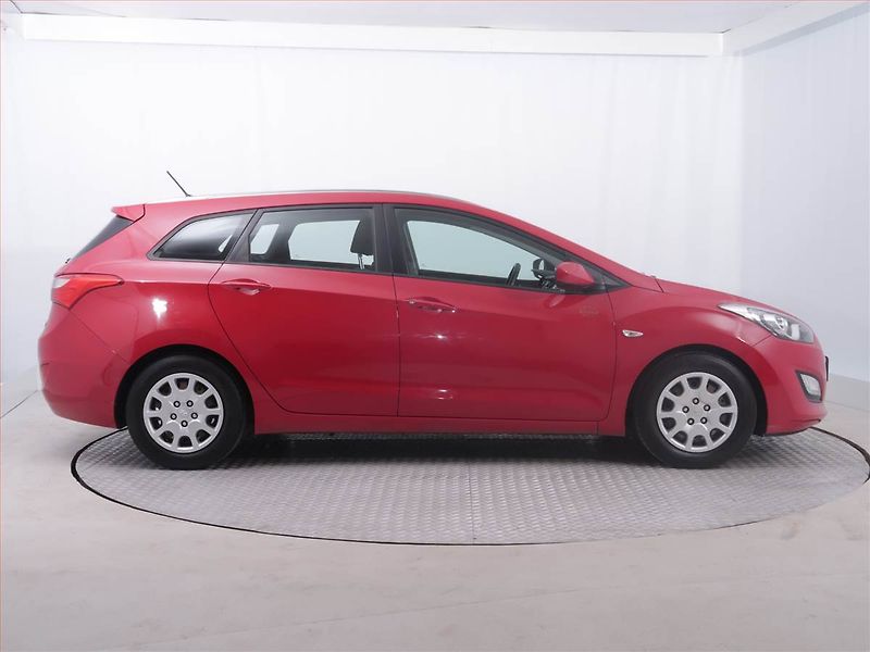 Hyundai i30 (2015) 1.6 MPI - fotka 6 z 14