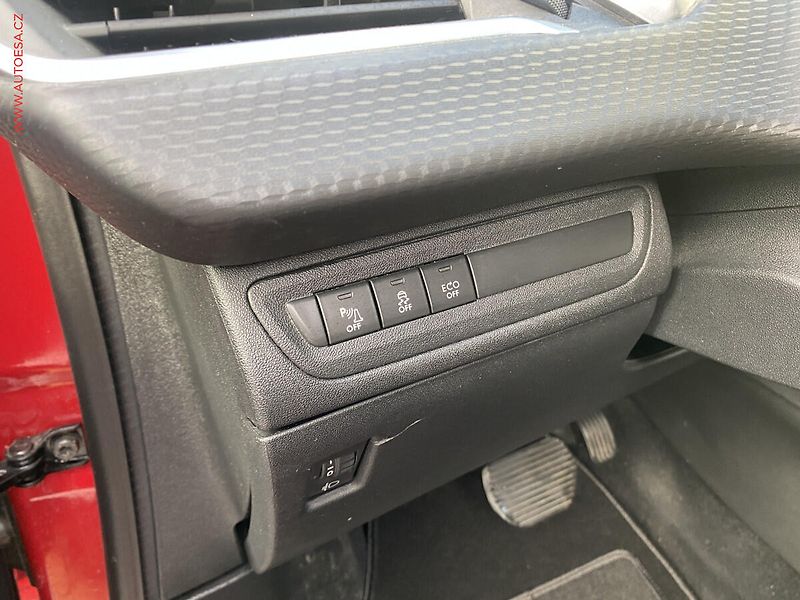 Peugeot 2008 (2016) 1.2PT, Allure, AT, navi - fotka 15 z 18