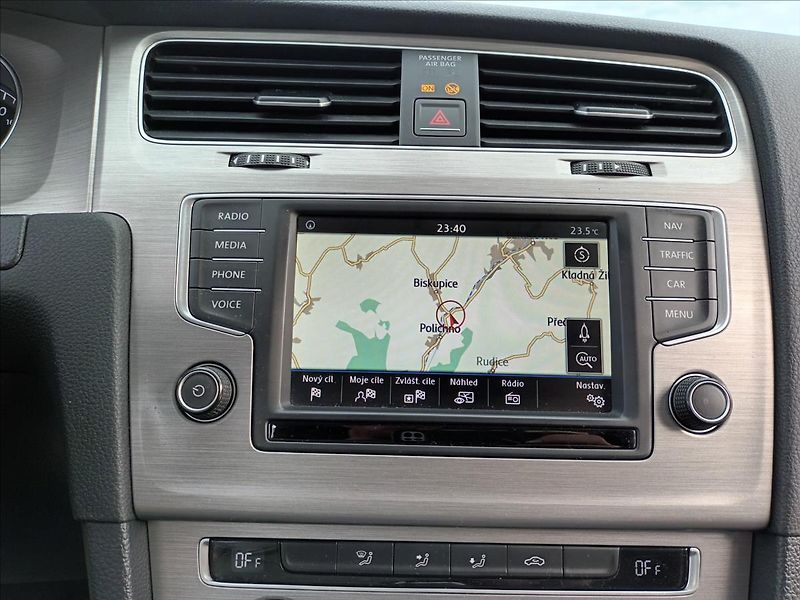 Volkswagen Golf 1,6 TDI,81KW,4X4,NAVI,SERVISKA - fotka 32 z 49
