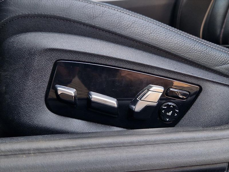 BMW Řada 5 3,0 530d TOURING KOMPLETVÝBAVA - fotka 46 z 46