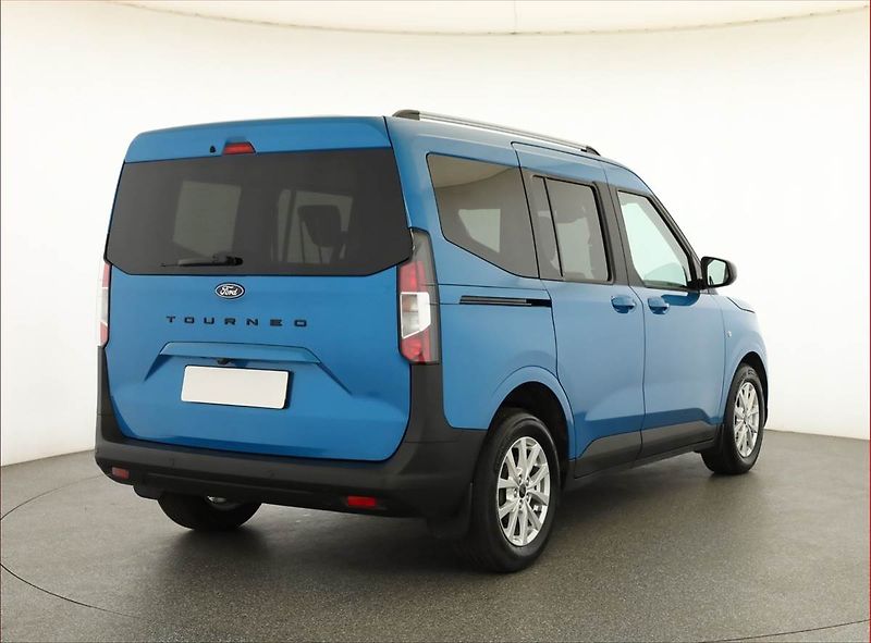 Ford Tourneo Courier (2025) Titanium 1.0 EcoBoost, 5Míst - fotka 5 z 18