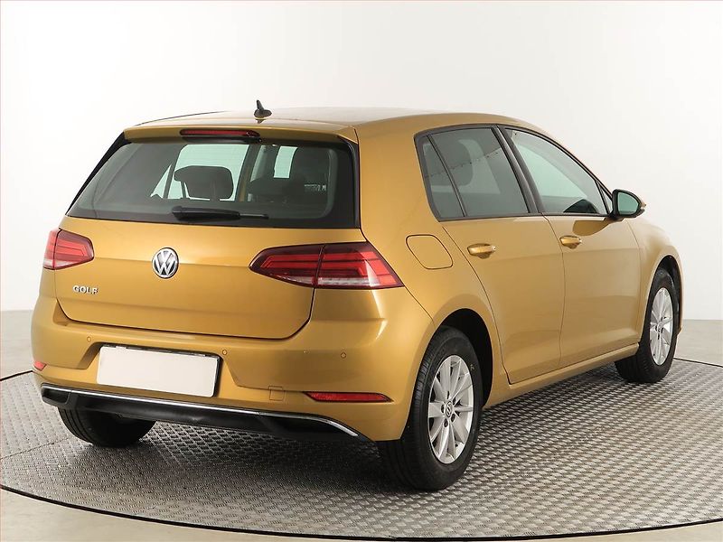 Volkswagen Golf (2019) 1.0 TSI, Serv.kniha, Tempomat - fotka 5 z 17