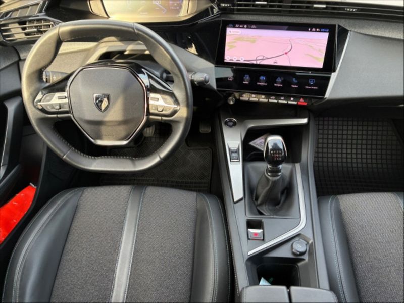 Peugeot 308 1,2 PT 130 Allure Pack - fotka 8 z 10