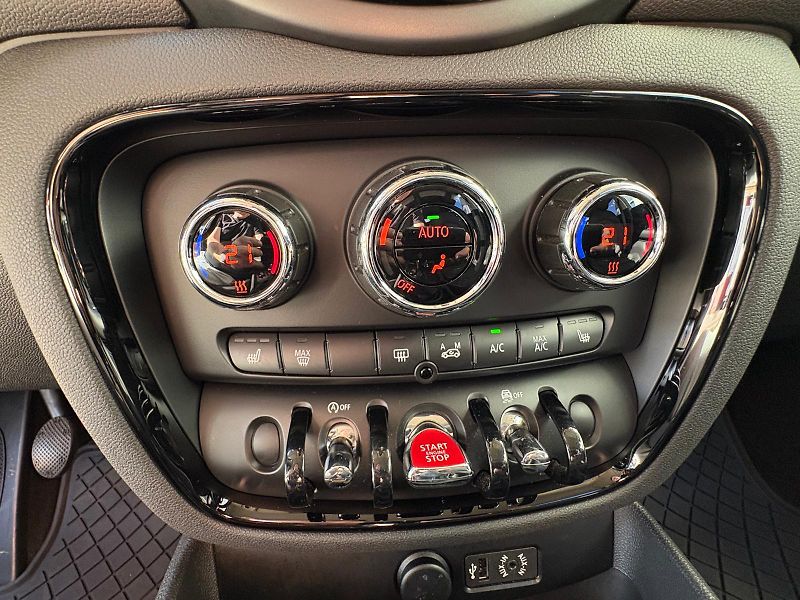 Mini Clubman Cooper 1.5i 100 kW Moonwalk,ČR - fotka 35 z 51