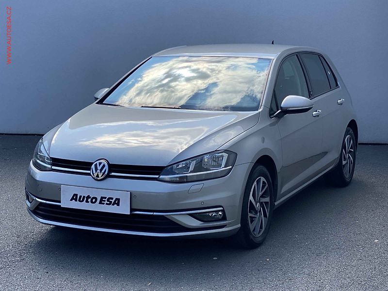 Volkswagen Golf (2017) 1.0 TSi, Sound, navi - fotka 3 z 17