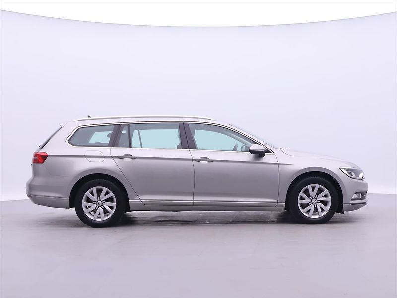 Volkswagen Passat 1,6 TDI Comfortline LED - fotka 8 z 32