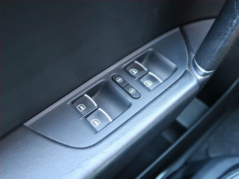Volkswagen Touareg (2012) R-Line 3.0 TDI, 4X4, Automat - fotka 18 z 19