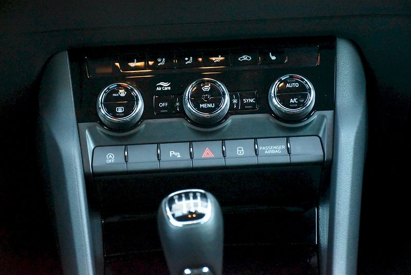 Škoda Karoq (2025) Top Selection 1,5 TSI 110 kW 6 - fotka 8 z 37