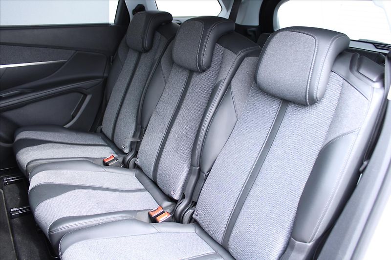 Peugeot 5008 1.6i 133kW ALLURE 1.MAJITEL ČR - fotka 11 z 28