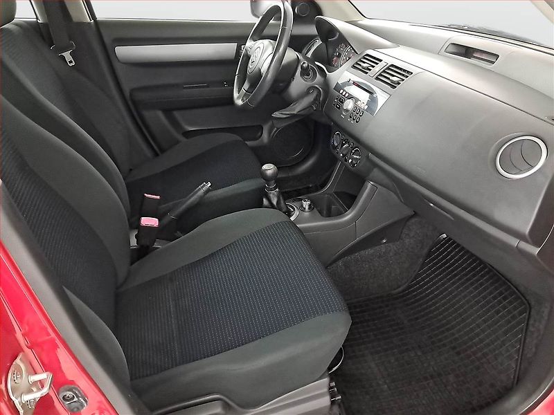Suzuki Swift (2008) 1.3, ČR,1.maj - fotka 9 z 15