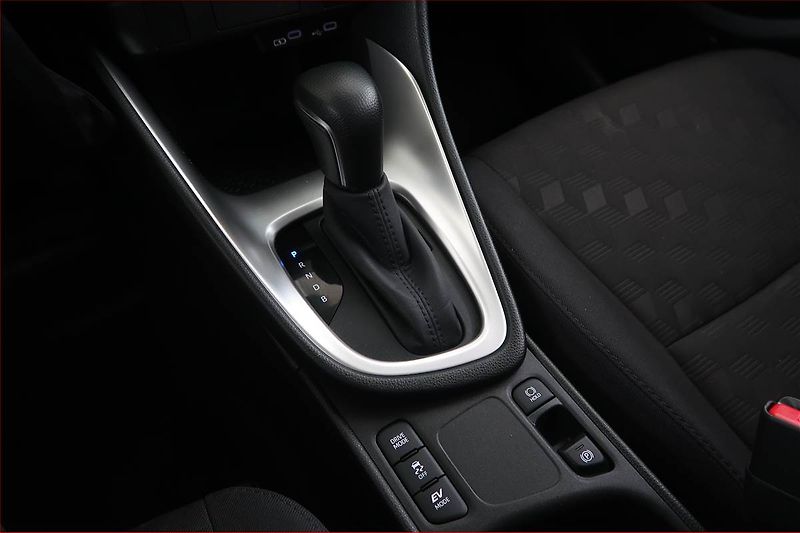 Toyota Yaris (2024) 1.5 VVT-i Hybrid - fotka 13 z 19