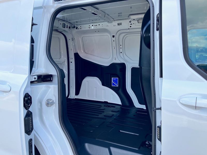 Ford Transit Courier (2025) VAN Limited L1, 43 kWh Elektro - fotka 26 z 34